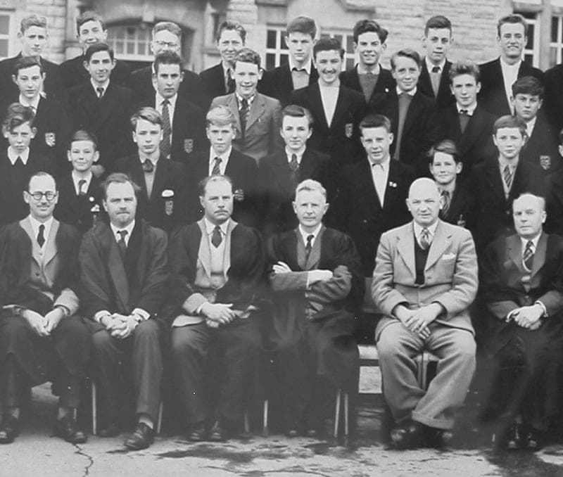 Penarth Grammar School, Form 5, Mr Daniels (pure maths, applied maths) arms folded and Mr Parsons (Physics) far right)